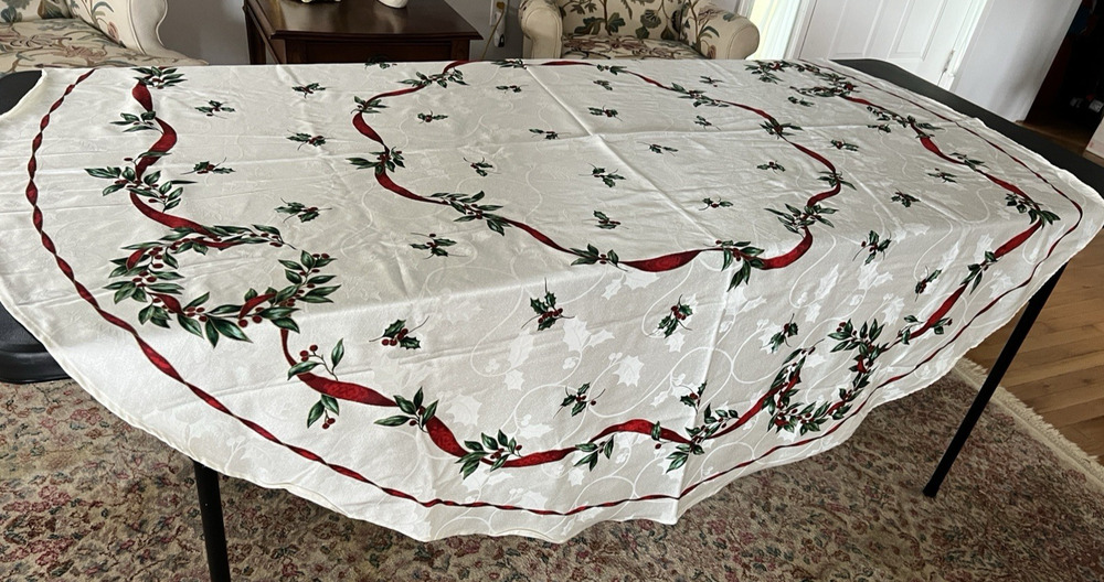 Lenox Christmas Tablecloth 70" Round Damask Holly Berries Wreath Vintage